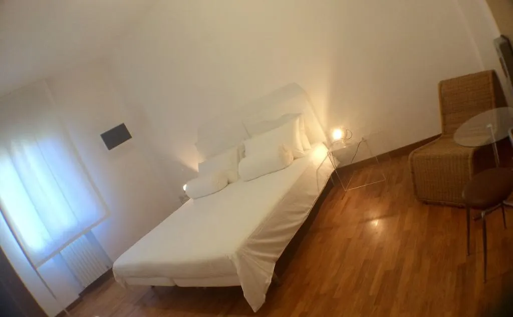 Bissi Rooms Болонья 0*,